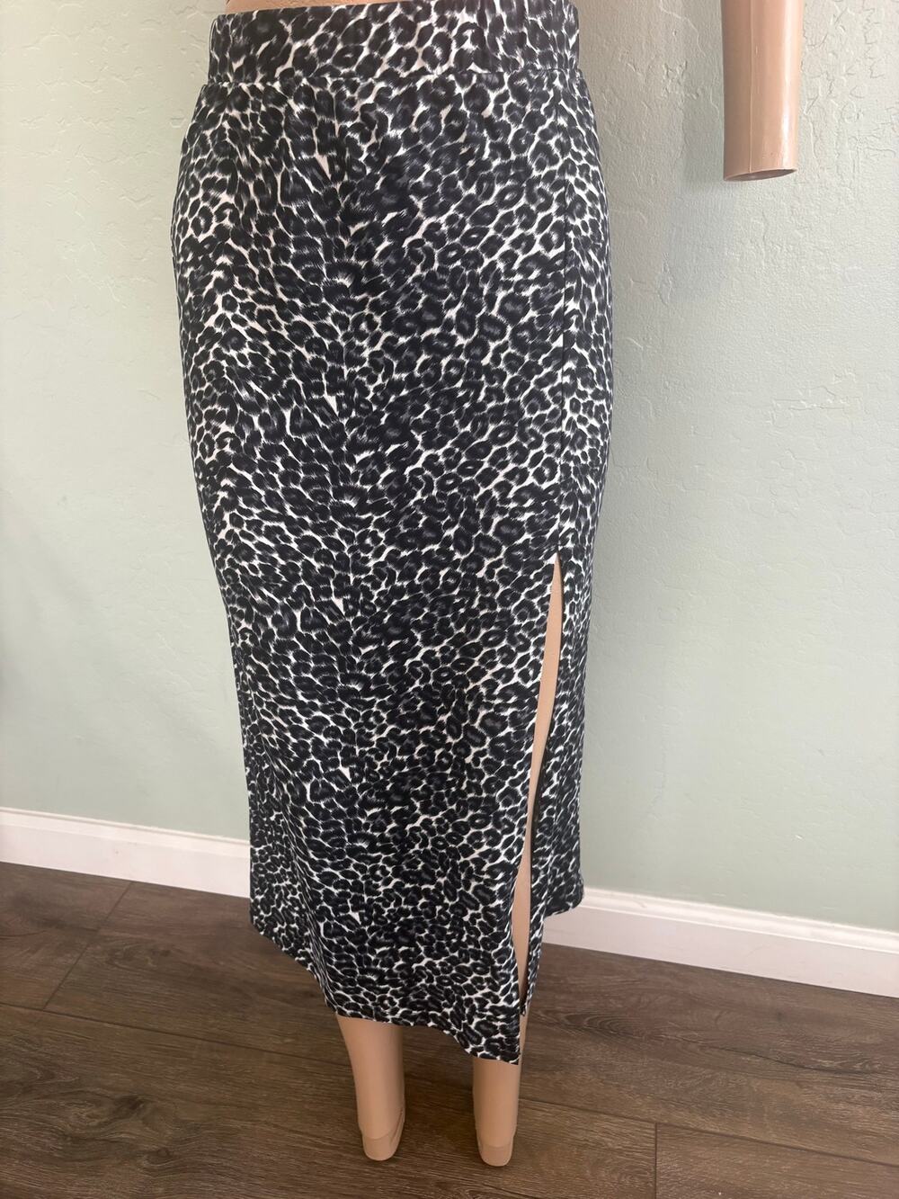 Socialite Leopard Midi Skirt Small Side Slit